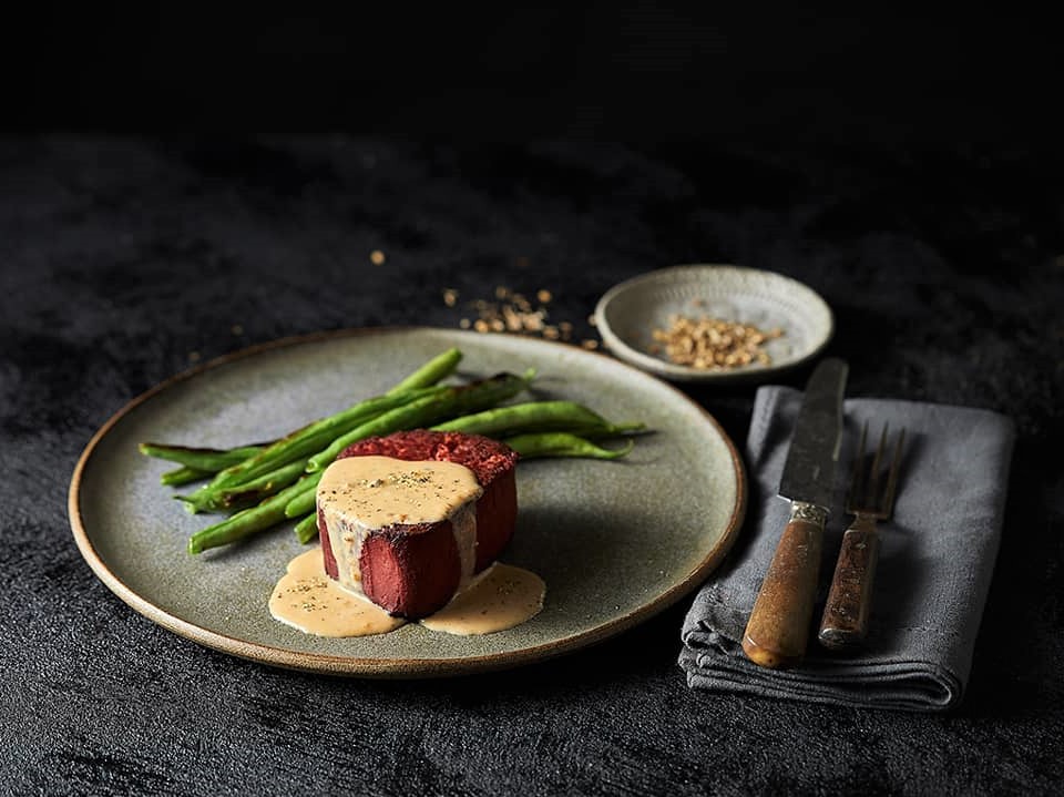 https://www.futurefoodsystems.com.au/wp-content/uploads/2020/07/Plant-based-steak-with-sauce-and-asparagus_Credit-Redefine-Meat_CROP.jpg