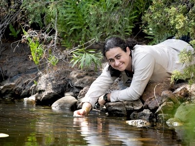 https://www.futurefoodsystems.com.au/wp-content/uploads/2020/09/CDU-ecologist-Dr-Carla-Eisemberg-netted-the-NT-Young-Tall-Poppy-Science-Award-for-2020_Credit-CDU-News_CROP.jpg