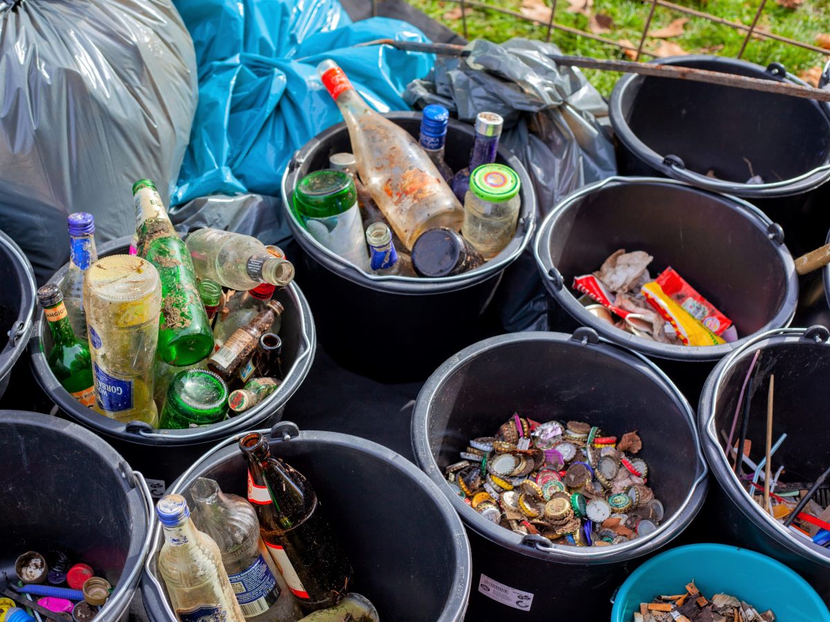 https://www.futurefoodsystems.com.au/wp-content/uploads/2020/09/Recycling-household-rubbish_Credit-Jasmin-Sessler-on-Unsplash_CROP-1200x900.jpg