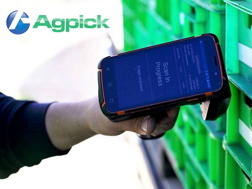 https://www.futurefoodsystems.com.au/wp-content/uploads/2020/10/The-AgPick-picking-tool-developed-by-South-Australian-company-APT-is-proving-a-useful-picker-tracking-tool-under-COVID-19-WHS-restrictions_Credit-APT.jpg