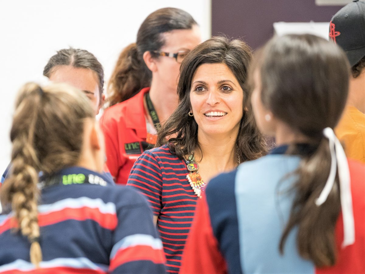 https://www.futurefoodsystems.com.au/wp-content/uploads/2020/12/Dr-Gal-Winter-with-students-2018-closeup.-Image-courtesy-of-Dr-Gal-Winter_CROP_Oorala_STEM_2018-73-1200x900.jpg