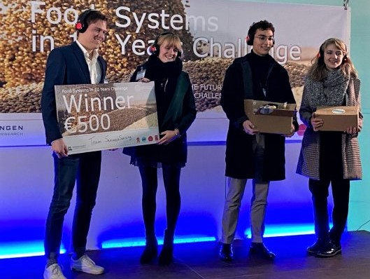 https://www.futurefoodsystems.com.au/wp-content/uploads/2020/12/The-winners-of-the-Wageningen-Future-Food-Video-Challenge-team-SeaweedSensing-left-and-of-the-Audience-Award-team-CROP.-Credit-Wageningen-University-Research_CROP.jpg