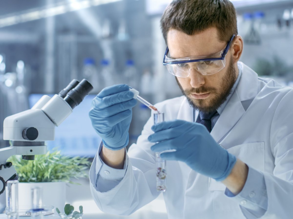 https://www.futurefoodsystems.com.au/wp-content/uploads/2021/04/Food-technologist-in-the-lab.-Credit-Gorodenkoff-Shutterstock_685086673_CROP-1200x900.jpg