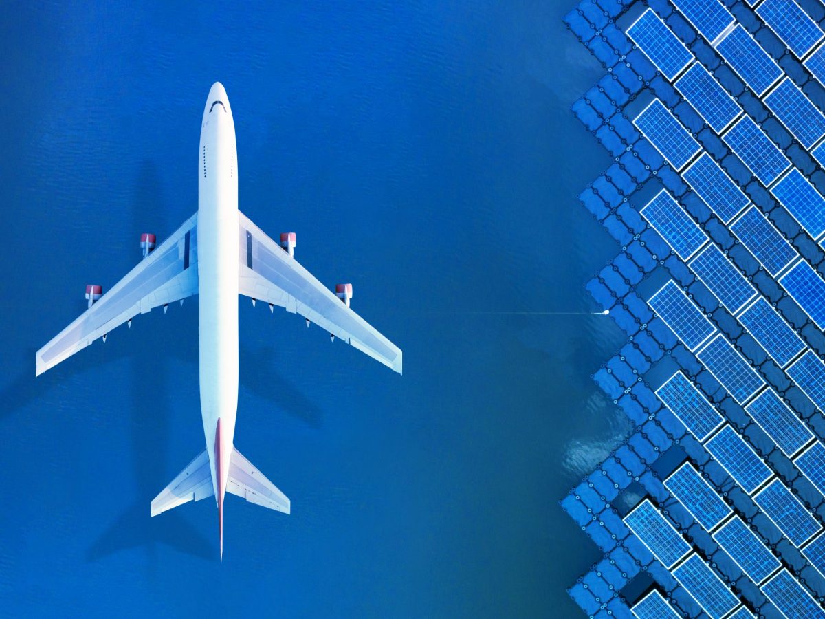 https://www.futurefoodsystems.com.au/wp-content/uploads/2021/05/Airplane-and-solar-PV-arrays.-Credit-Surapol-USanakulm-Shutterstock_1688210173_CROP-scaled-1200x900.jpg