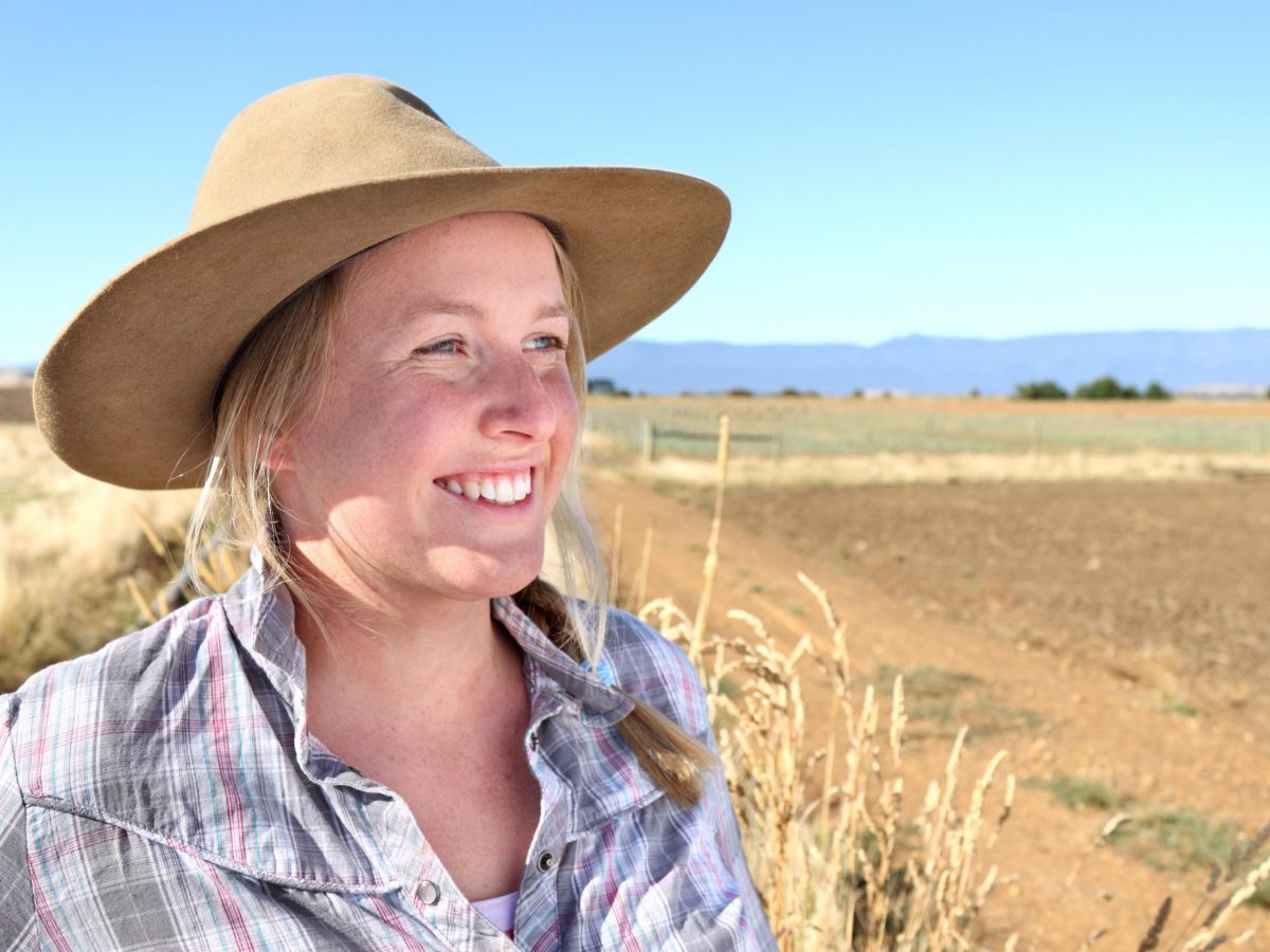 https://www.futurefoodsystems.com.au/wp-content/uploads/2021/06/Woman-farmer-looking-to-the-future.-Credit-Shutterstock_86363002_CROP-scaled-1200x900.jpg
