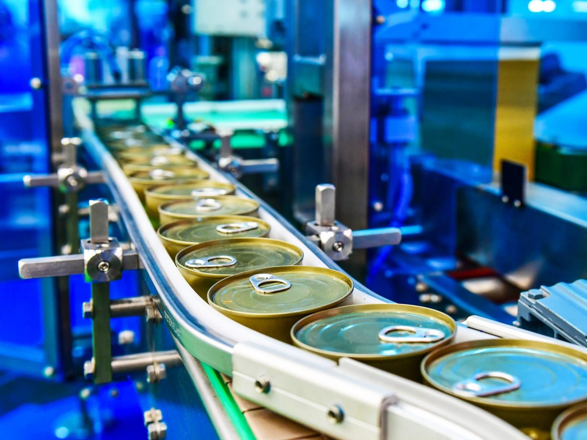 https://www.futurefoodsystems.com.au/wp-content/uploads/2021/07/Cans-on-food-factory-conveyor-belt.-Credit-Shutterstock_1446695837_CROP-scaled-1200x900.jpg