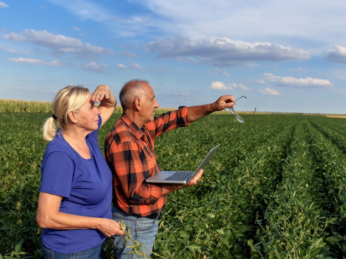 https://www.futurefoodsystems.com.au/wp-content/uploads/2021/07/Farmers-look-to-the-future.-Credit-Shutterstock_685409086_CROP-scaled-1200x900.jpg