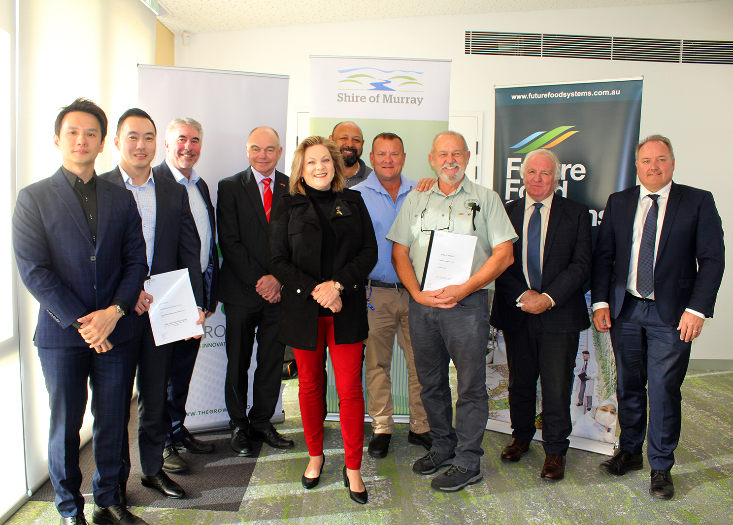 On 4 May, CRC stakeholders met at the soon-to-be-completed Food Innovation Precinct Western Australia (the Precinct) in the Shire of Murray to sign lease agreements for core facilities within the precinct.