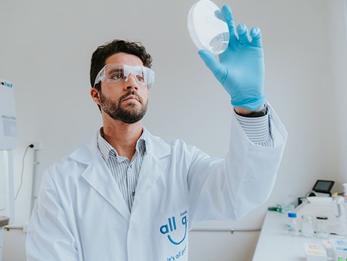 New CRC industry partner All G Foods is teaming with UNSW scientists in an exciting four-year project that seeks to precisely mimic the nutritional and functional attributes of dairy proteins using no dairy-cow inputs. 