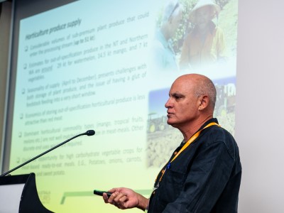 https://www.futurefoodsystems.com.au/wp-content/uploads/2023/06/NAFTI-team-member-Dr-Warren-Hunt-presenting-at-Food-Futures-Conference.-Credit-Charles-Darwin-University_CROP.jpg