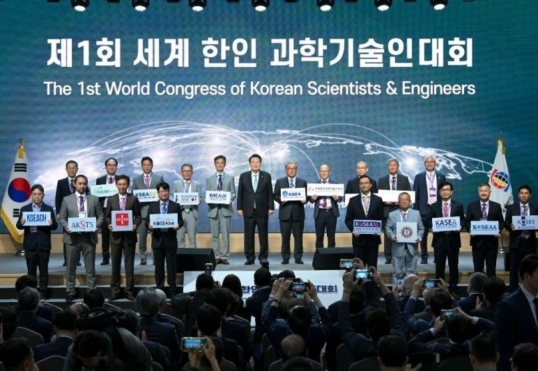 FFS project lead and UNSW Professor Hoon Han was one of 18 Korean academics worldwide chosen to meet the Republic of Korea’s President.