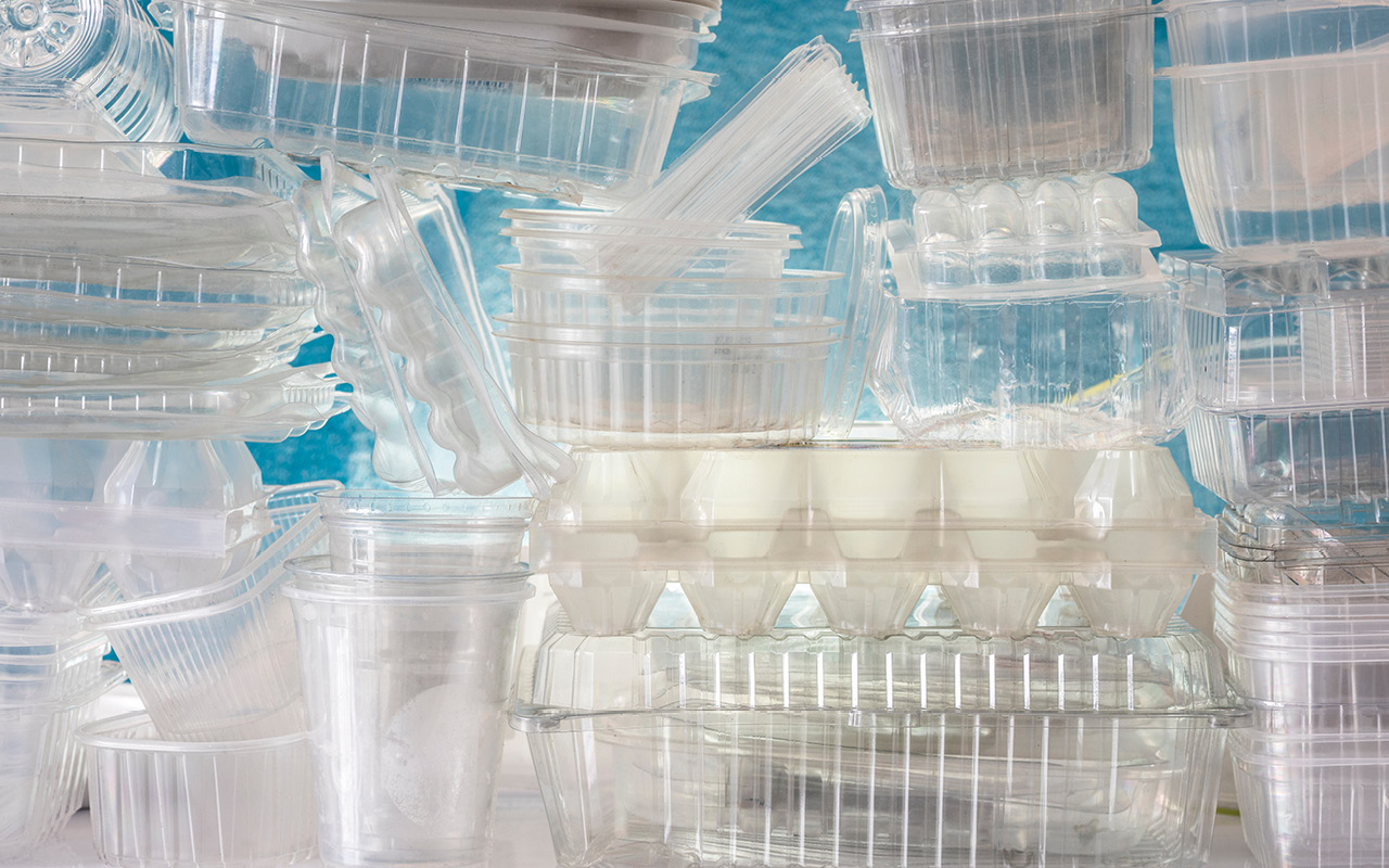 Manufacturing transparent food packaging using a circular economy framework