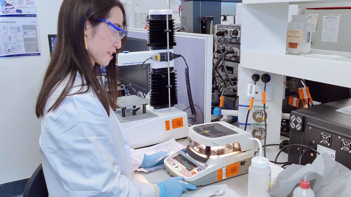 Encapsulation of oil-based extracts for food flavouring applications